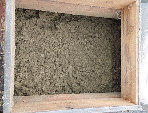 Zateplení stropu rodinného domu pomocí foukané izolace